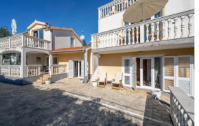 Beautiful Apartment In Rogoznica With Wifi